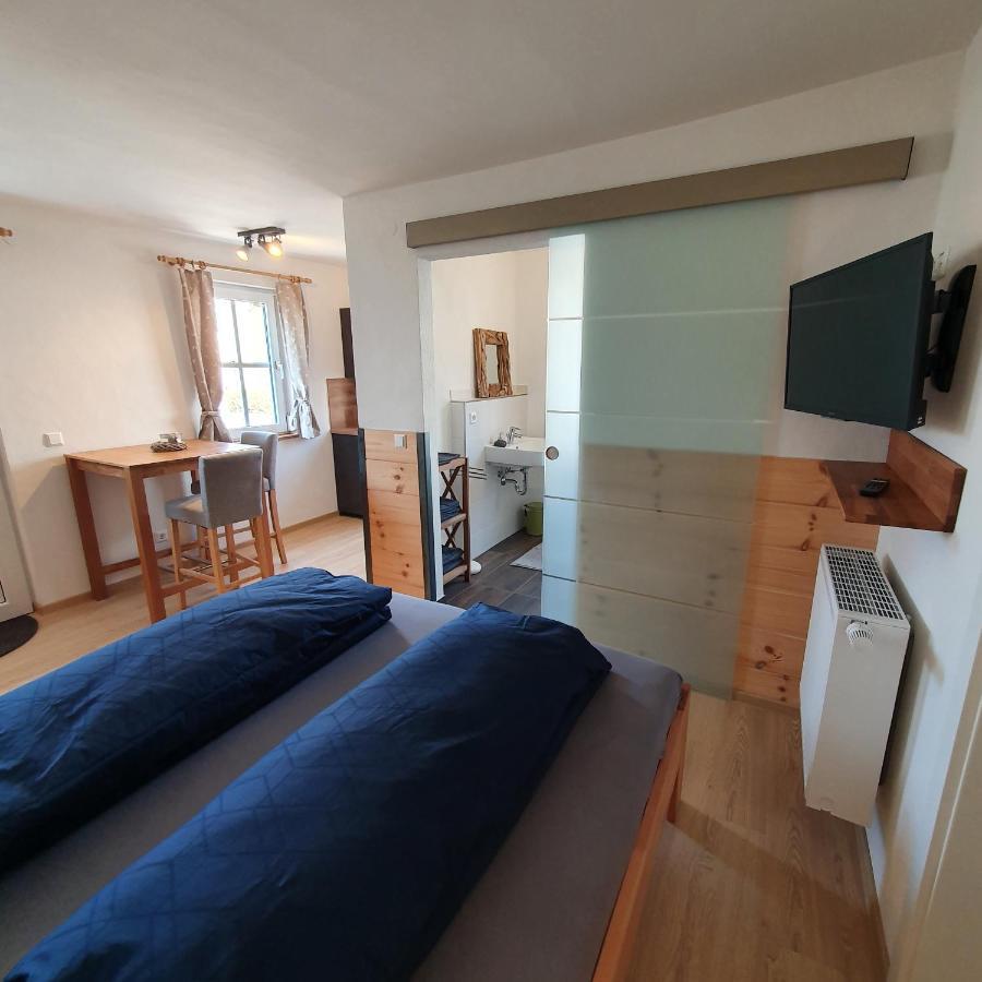 Alte Backstube - Ferienwohnung Huettenstube Und Ferienzimmer Auszeit Erkenbrechtsweiler Exterior foto